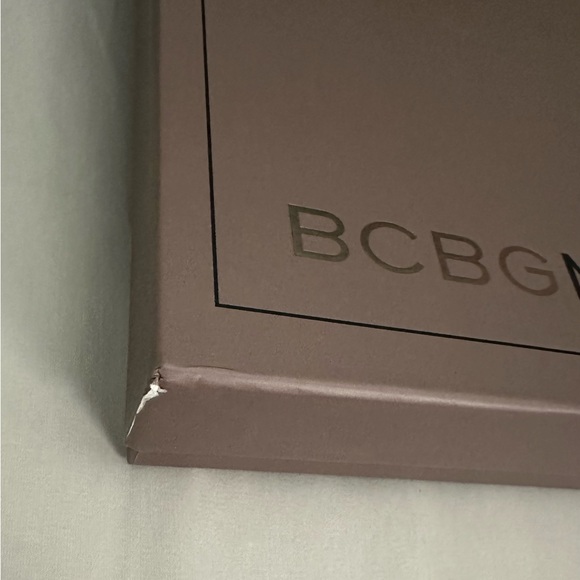 BCBG MaxAzria Medium Size Gift Box - Picture 6 of 9